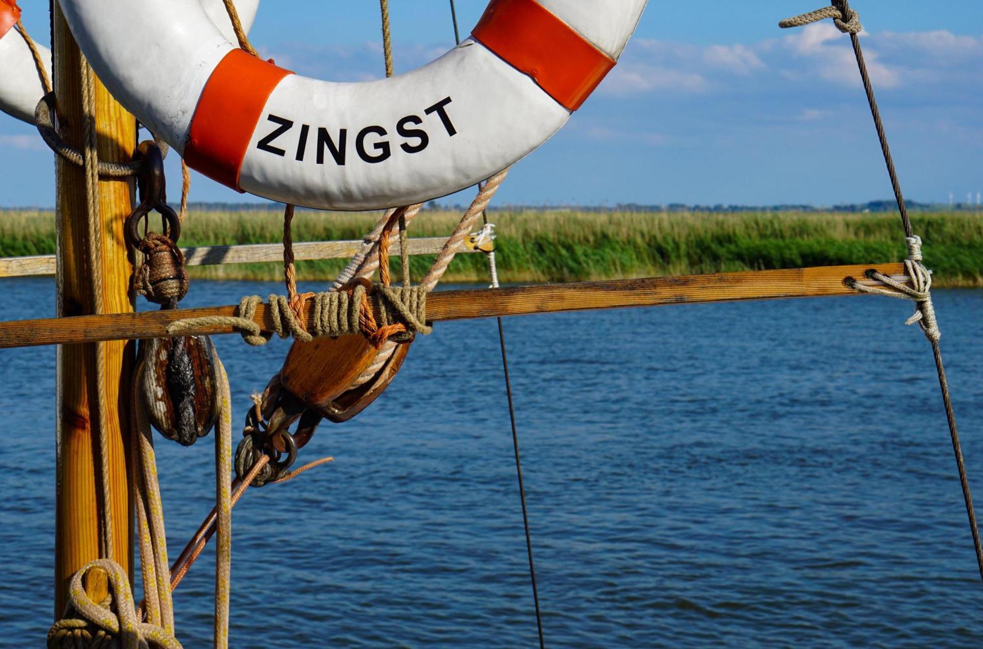 Leuchtturm An Der Seebruecke Zingst Exterior foto